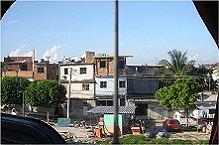Die Favelas sind zwar keine Blechhtten mehr, aber immer noch illegal gebaut.