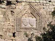 Zwei Wappen aus der Kreuzfahrerzeit